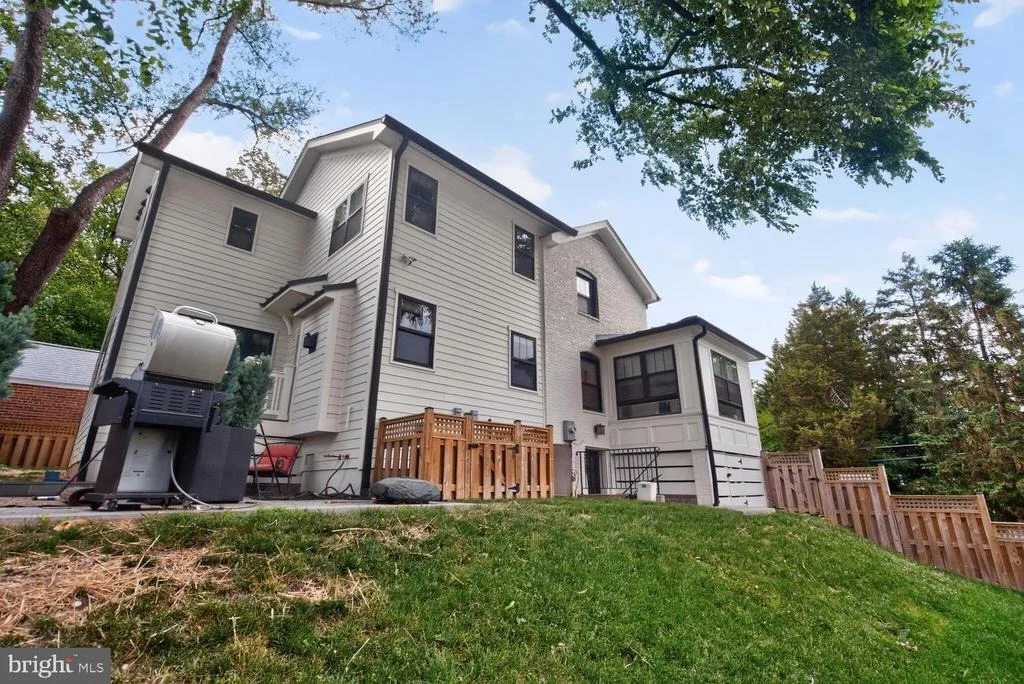 Photo of 5100 YORKTOWN BOULEVARD