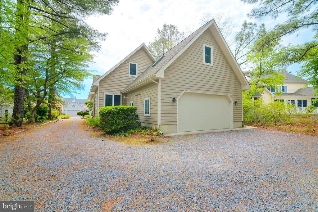 Photo of 208 POND VIEW DRIVE