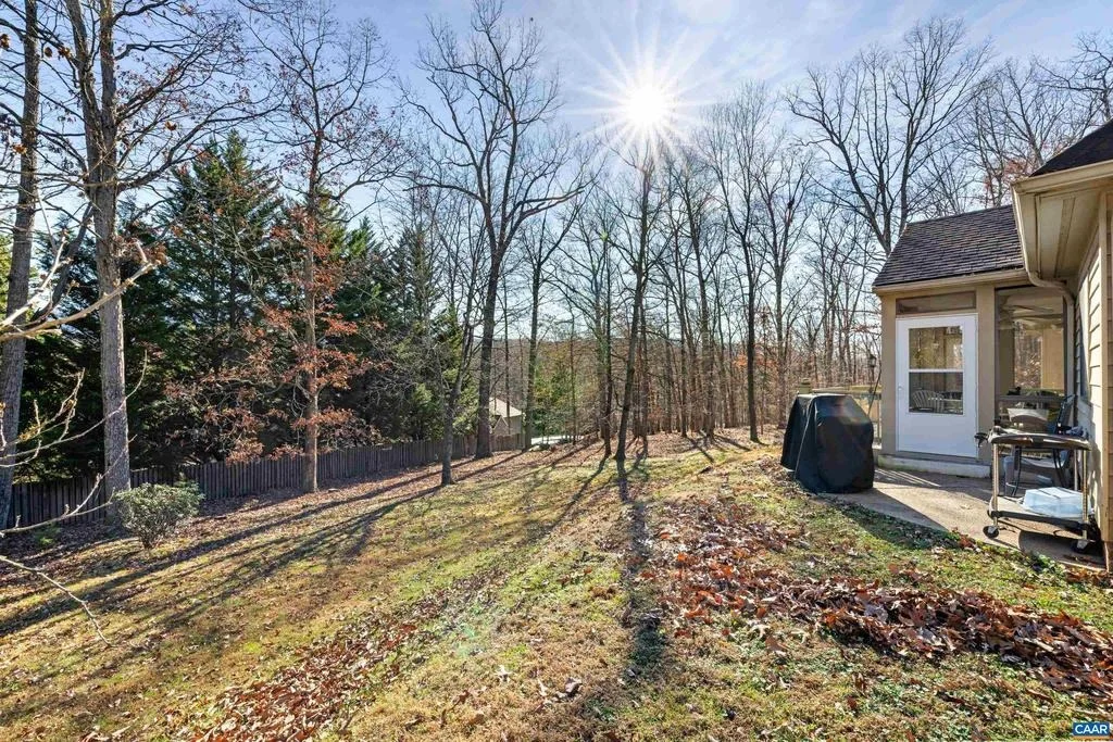 Photo of 465 HIDDEN RIDGE RD