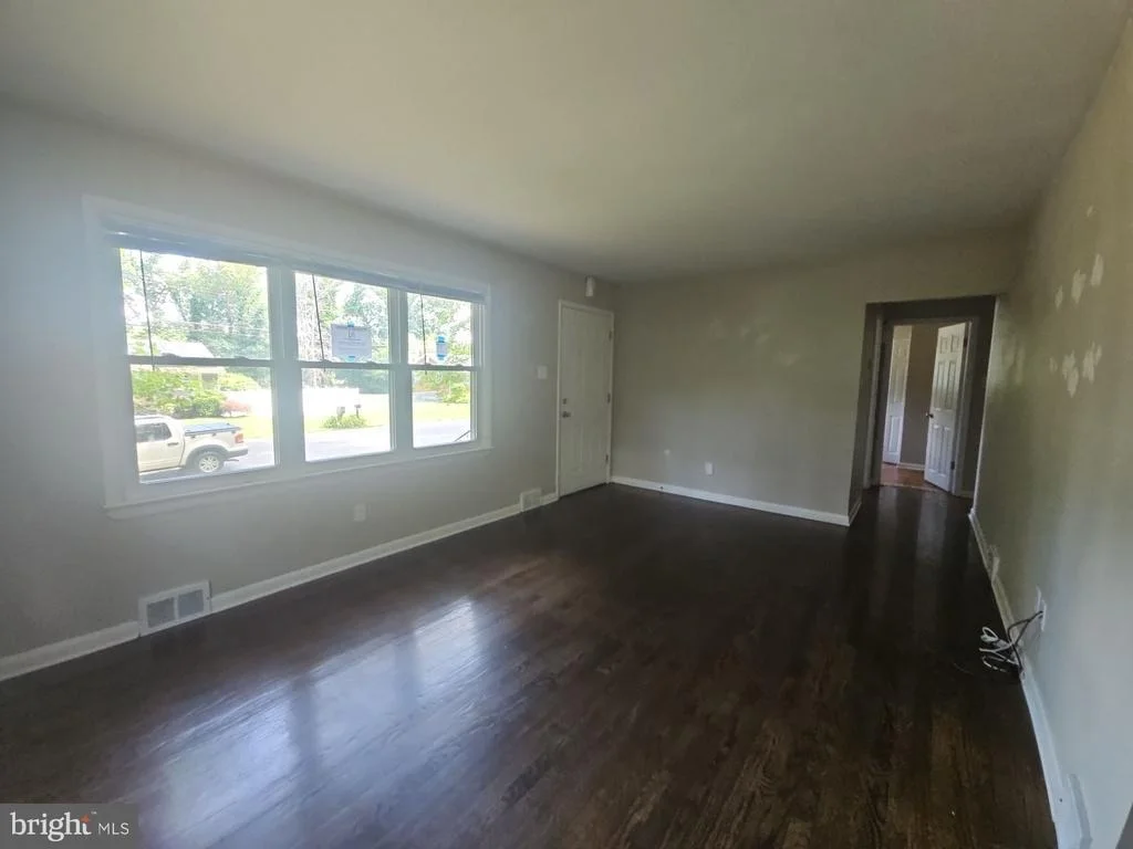 Photo of 109 W DAWSON DRIVE