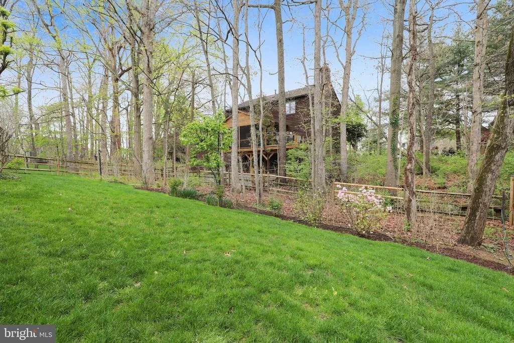 Photo of 2410 HENSLOWE DRIVE