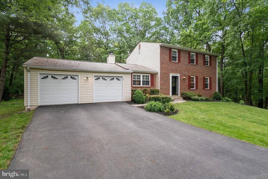 Photo of 8924 ROUNDLEAF WAY