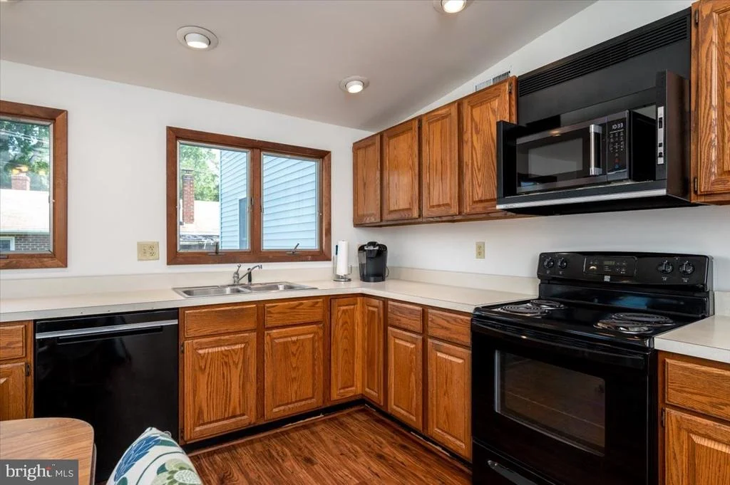 Photo of 8236 BAYSIDE ROAD