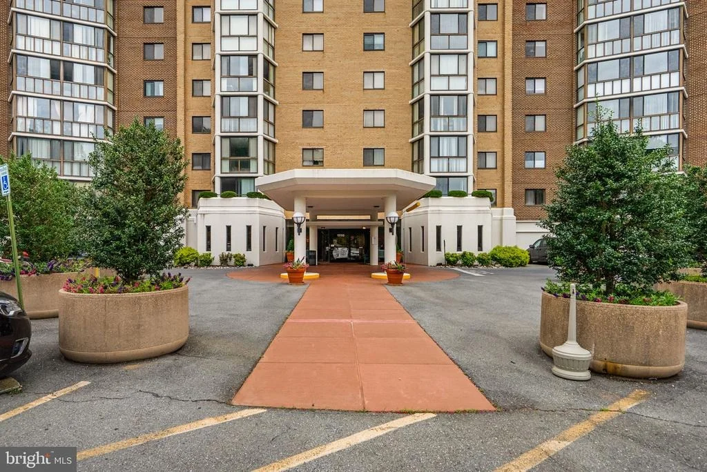 Photo of Unit 4117 at 15100 INTERLACHEN DRIVE