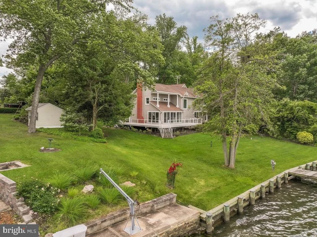 Photo of 421 EDGEWATER ROAD