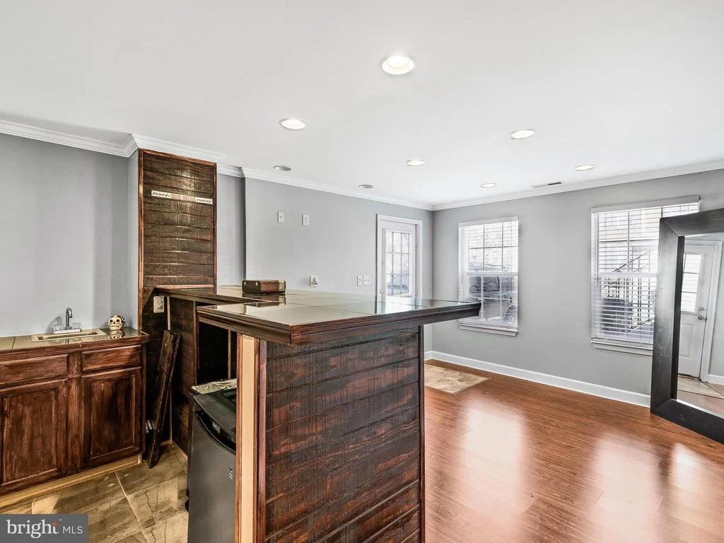 Photo of 6122 CLEMENTS LANE