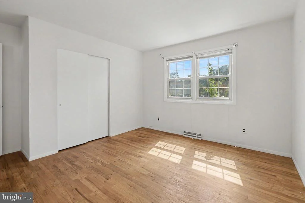 Photo of 16 RUNNING BROOK ROAD