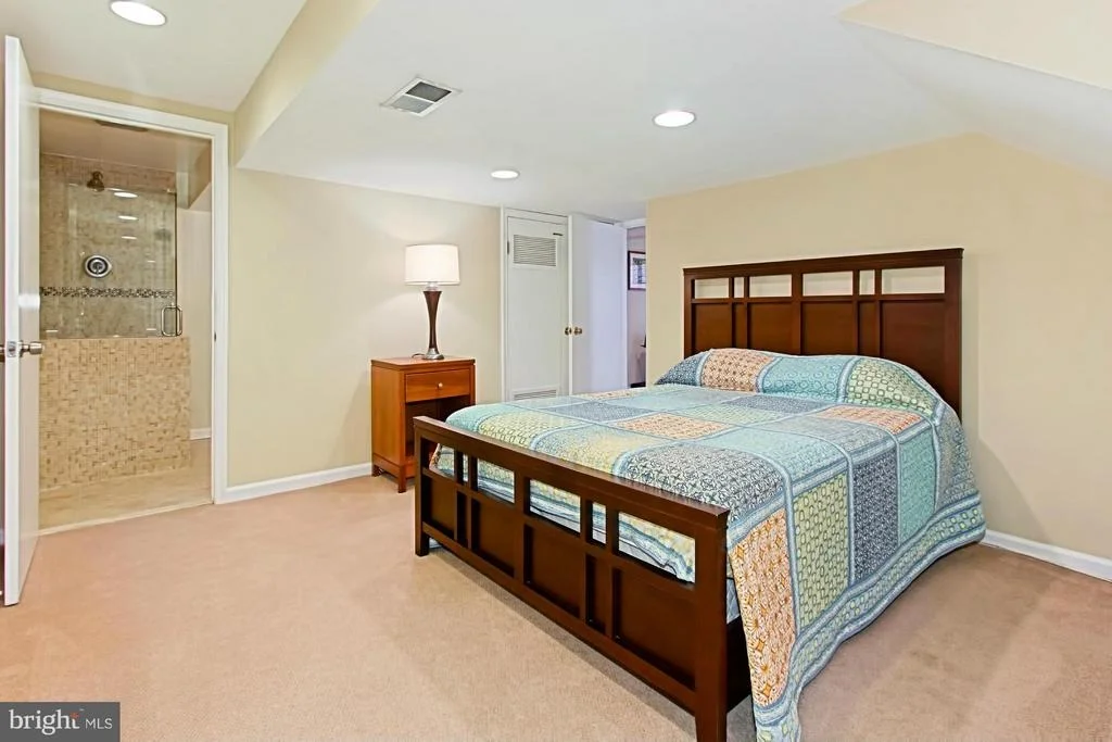 Photo of 4004 FEATHERSTONE PLACE