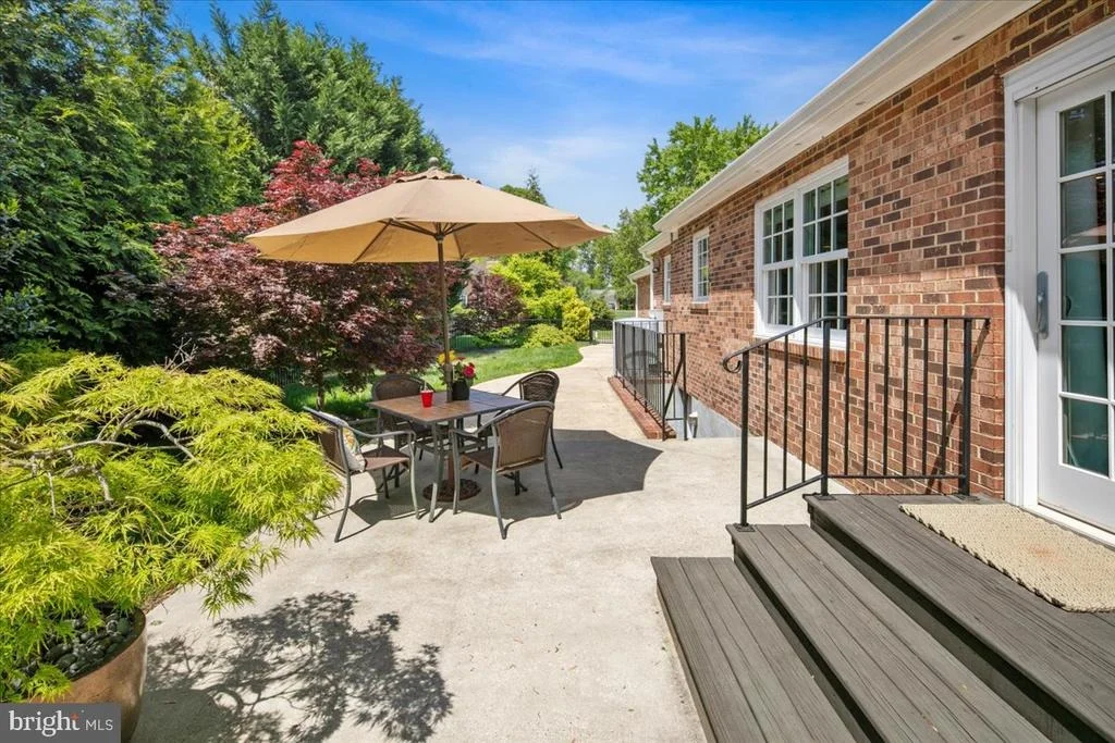 Photo of 9352 MOUNT VERNON CIRCLE