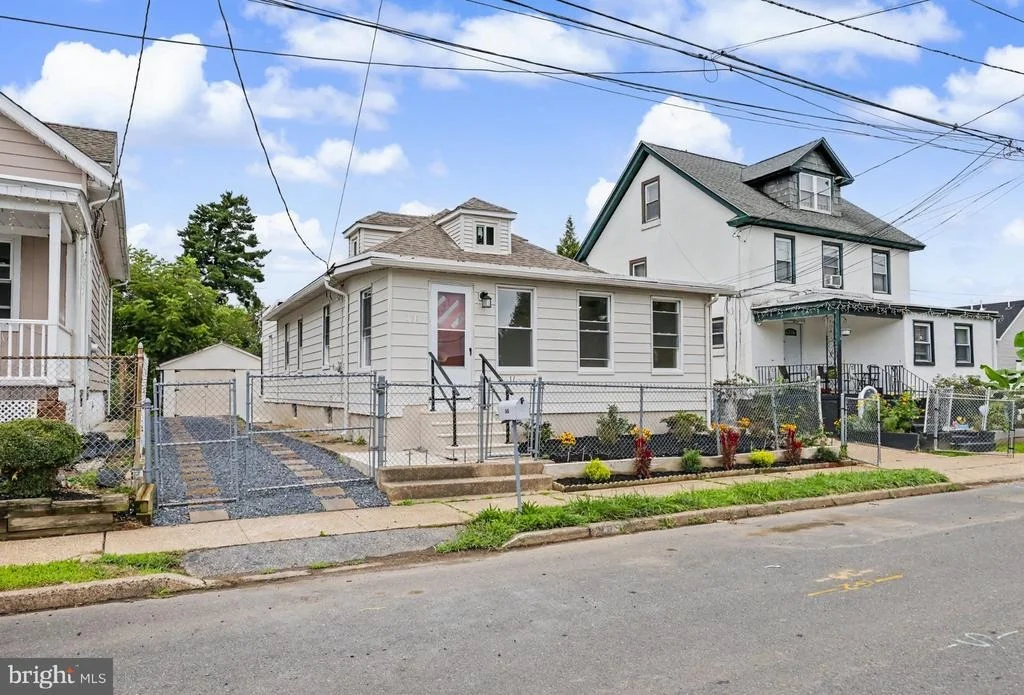 Photo of 131 HAZEL AVENUE