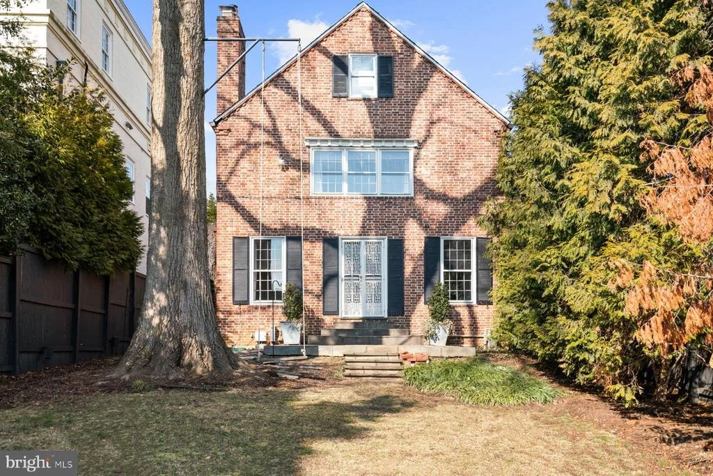 Photo of 1698 32ND STREET NW