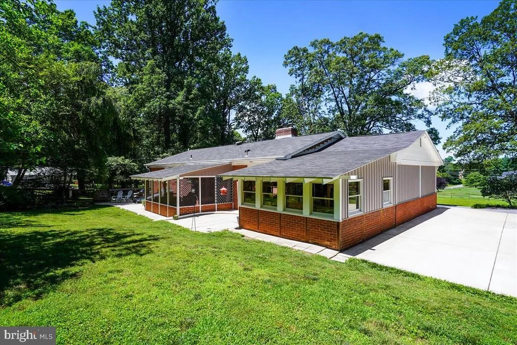 Photo of 18901 MUNCASTER ROAD