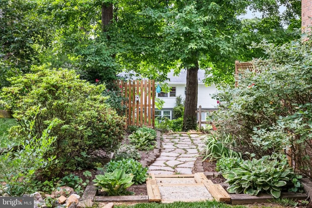Photo of 8522 FAIRBURN DRIVE