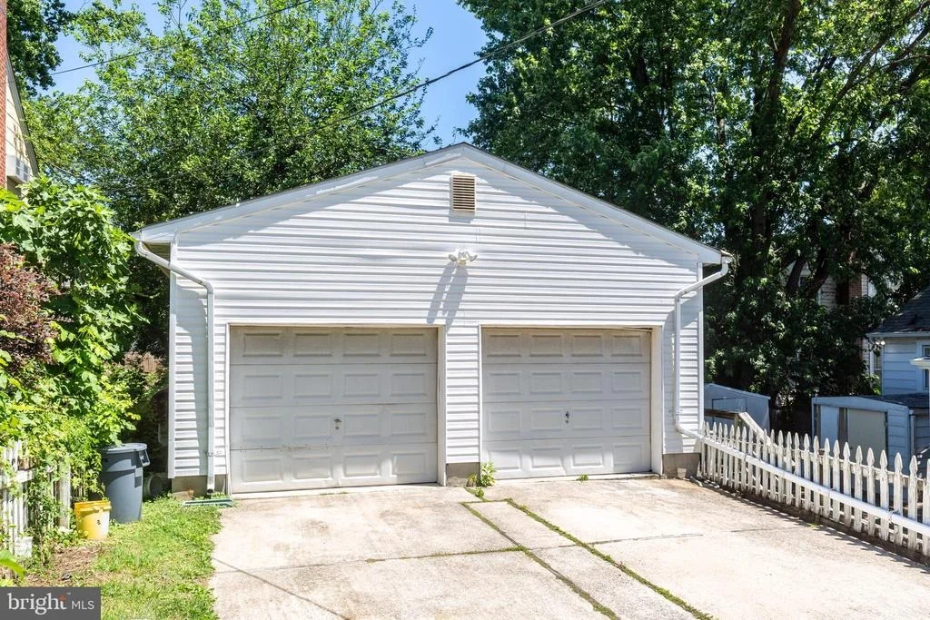Photo of 4928 LEEDS AVENUE
