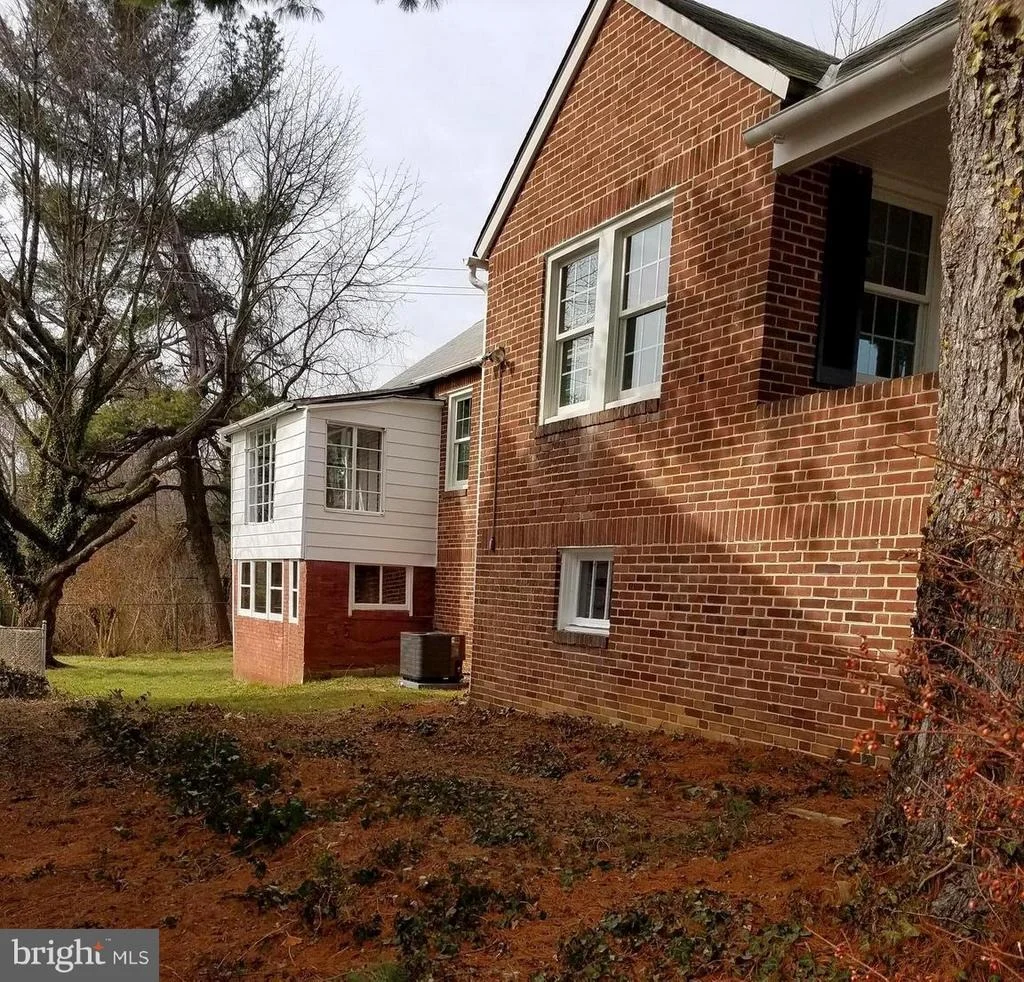 Photo of 800 WARWICK ROAD
