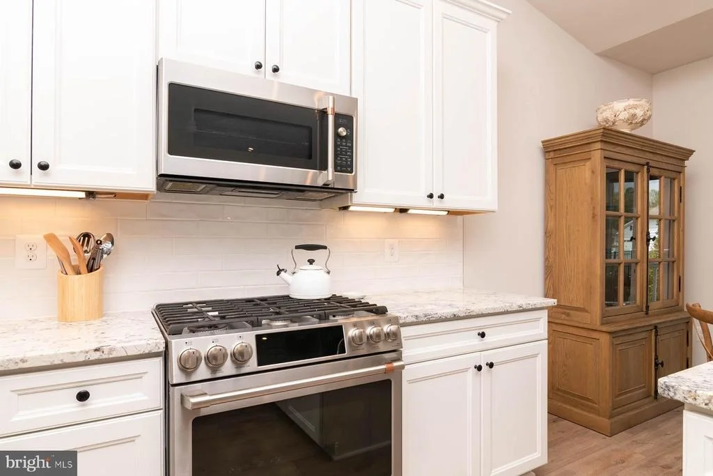 Photo of 25087 TREEVIEW LANE