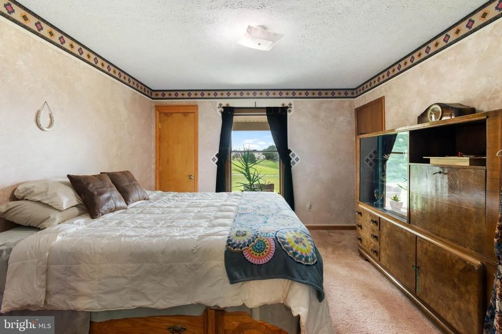 Photo of 2380 MOREAU DRIVE