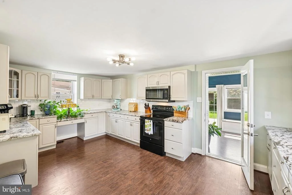 Photo of 335 BEACH AVENUE