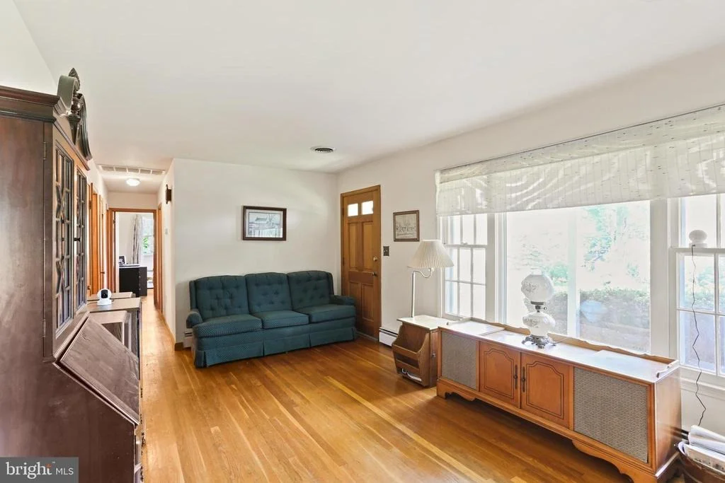 Photo of 24128 DOREEN DRIVE