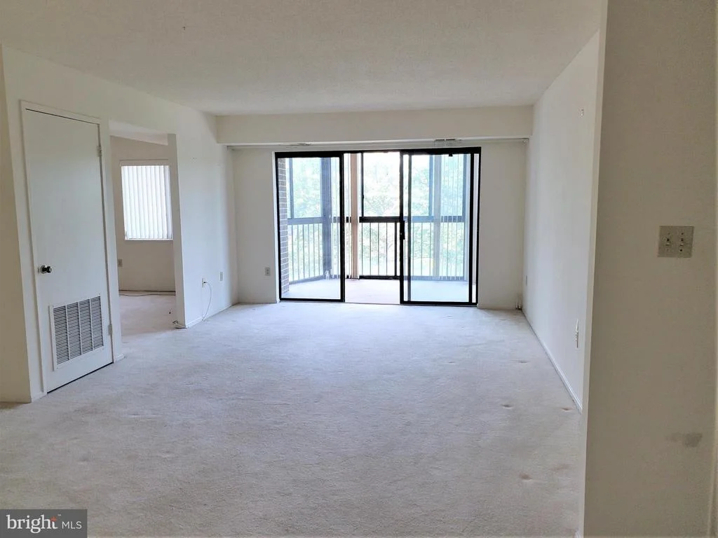 Photo of Unit 1605 at 15101 INTERLACHEN DRIVE