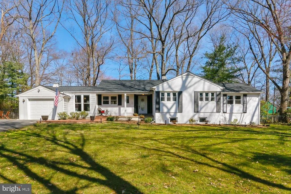 Photo of 4221 SAINT JEROME DRIVE
