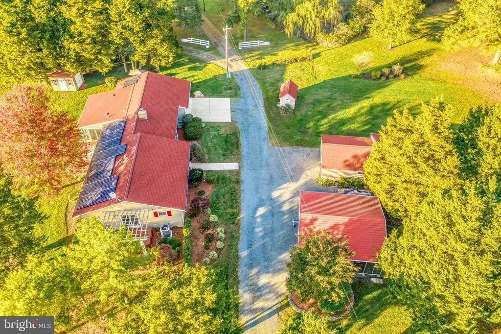 Photo of 16185 BRADBURN LANE