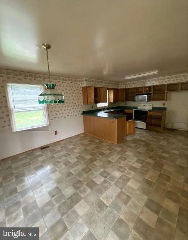 Photo of 8041 EDGEWATER AVENUE