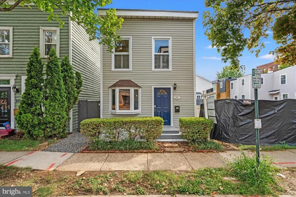 Photo of 1016 PENDLETON STREET