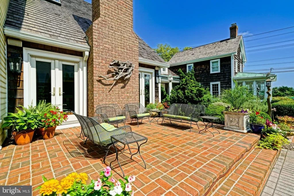 Photo of 558 PILOTTOWN ROAD