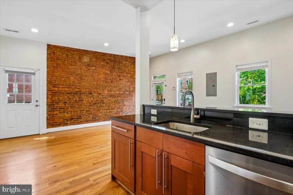 Photo of 1339 C STREET NE