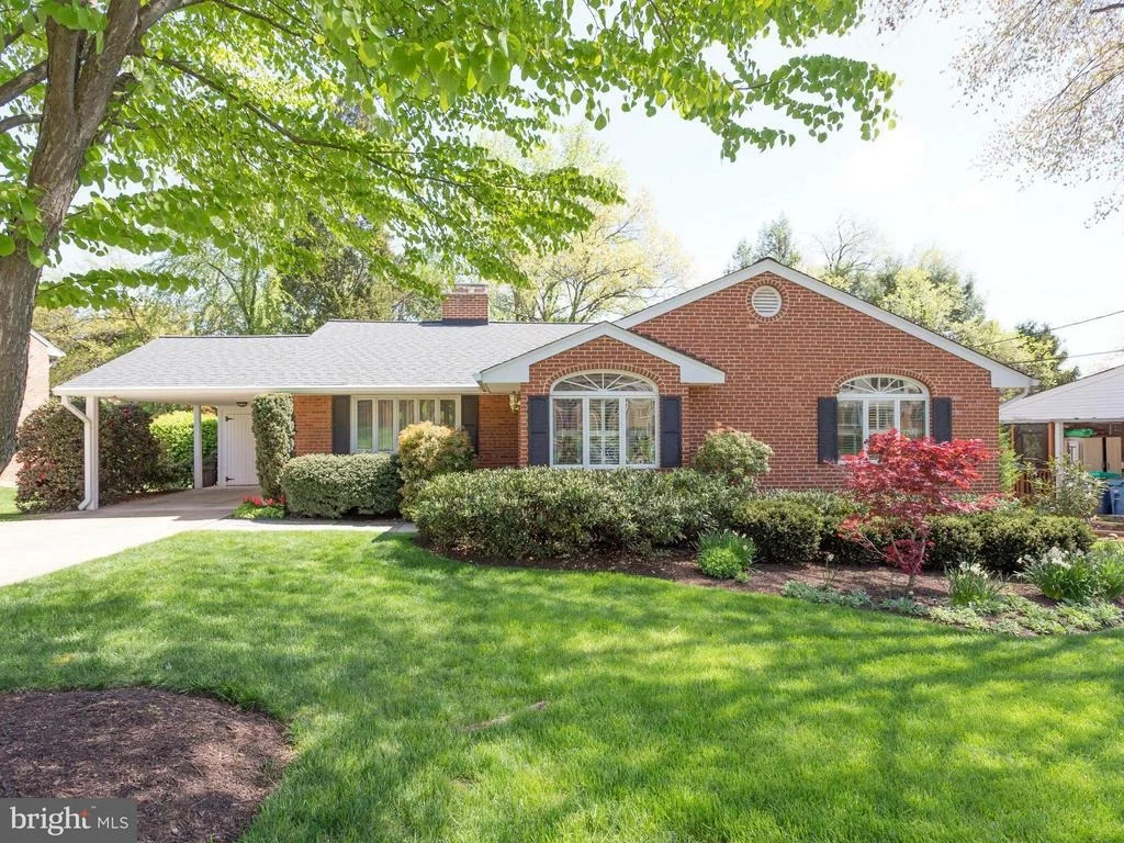 Photo of 1827 DEER DRIVE