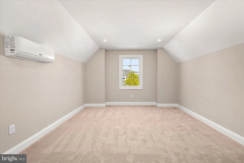 Photo of 22072 SEAPORT SQUARE