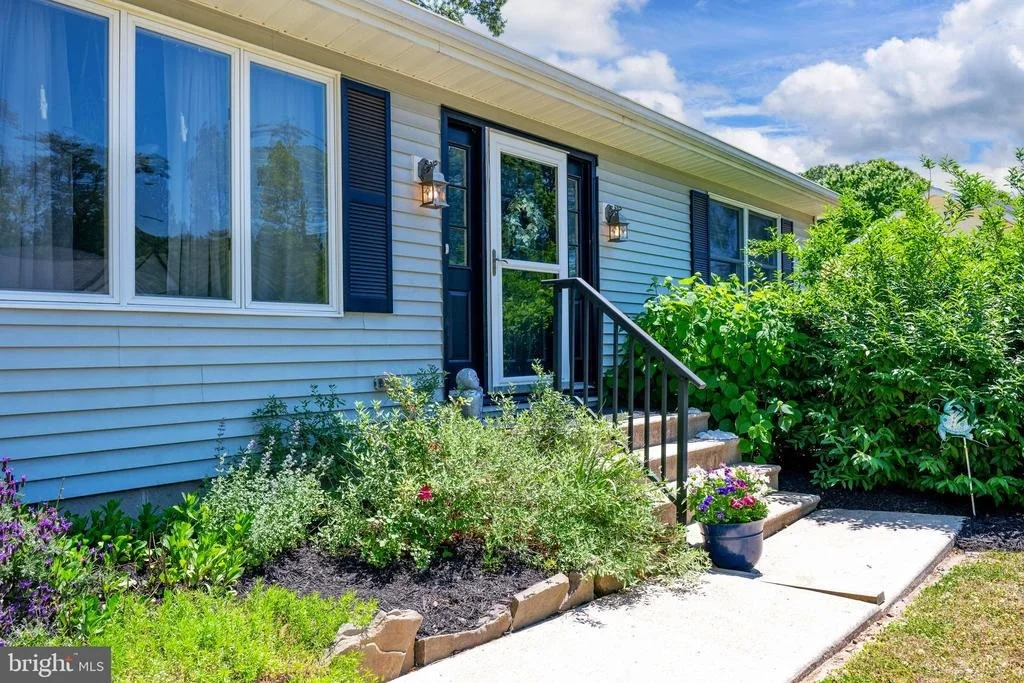 Photo of 19605 DOE DRIVE