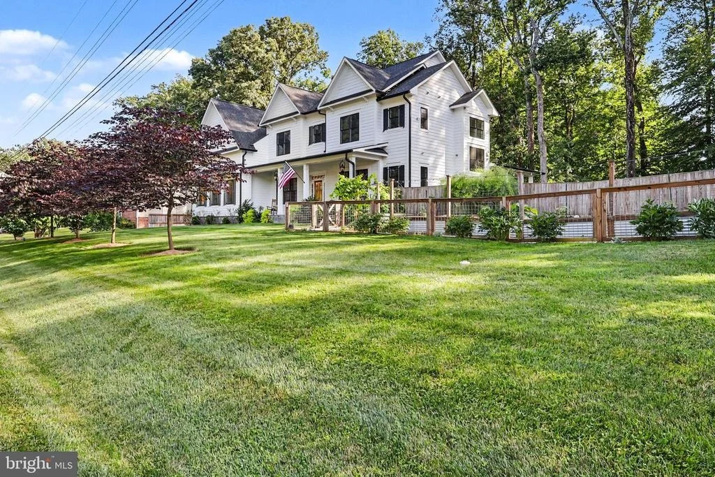 Photo of 2516 RAMBLING ROAD