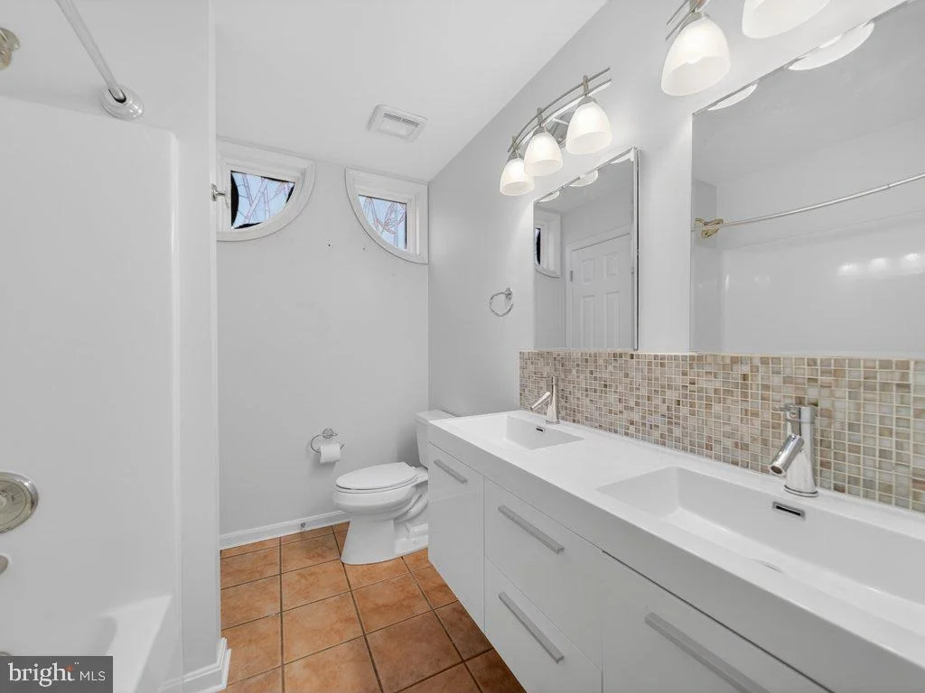 Photo of 9290 BAKER STREET