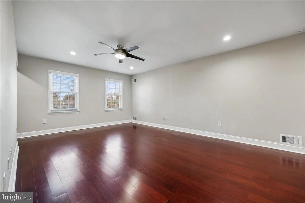 Photo of 6 CRESTVIEW COURT