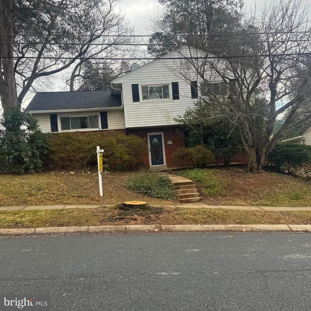 Photo of 8607 LANIER DRIVE