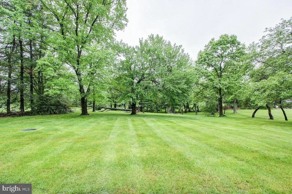 Photo of 3010 MAPLEHILL ROAD