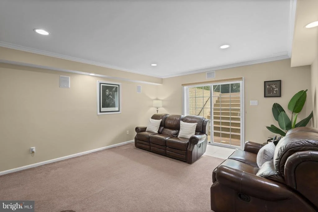 Photo of 439 UNIVERSITY DRIVE