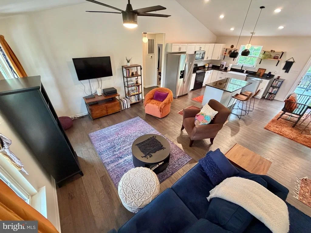 Photo of 9807 ROBERT E LEE DRIVE