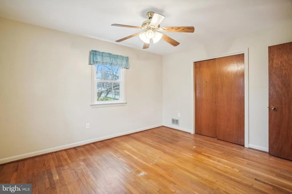 Photo of 5906 PARKWAY DRIVE