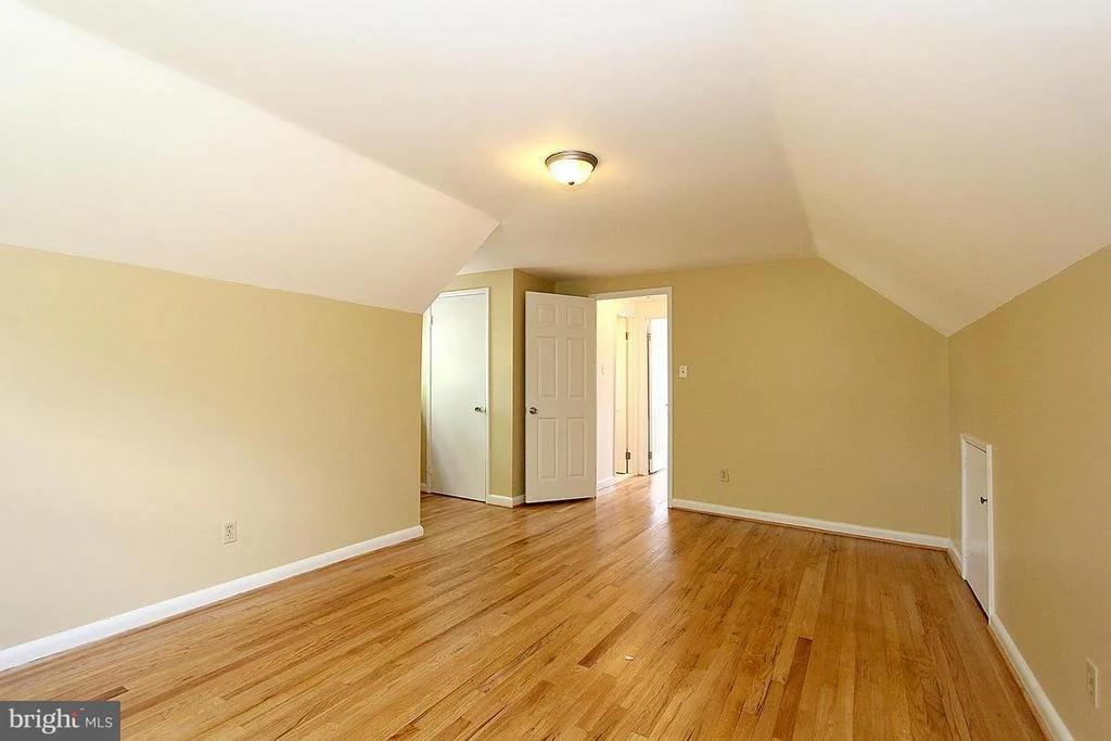 Photo of 911 WHITE WAY