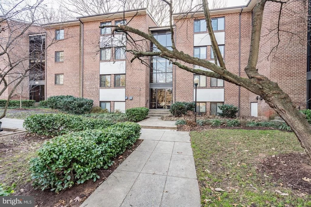 Photo of Unit 1A at 1540 NORTHGATE SQUARE