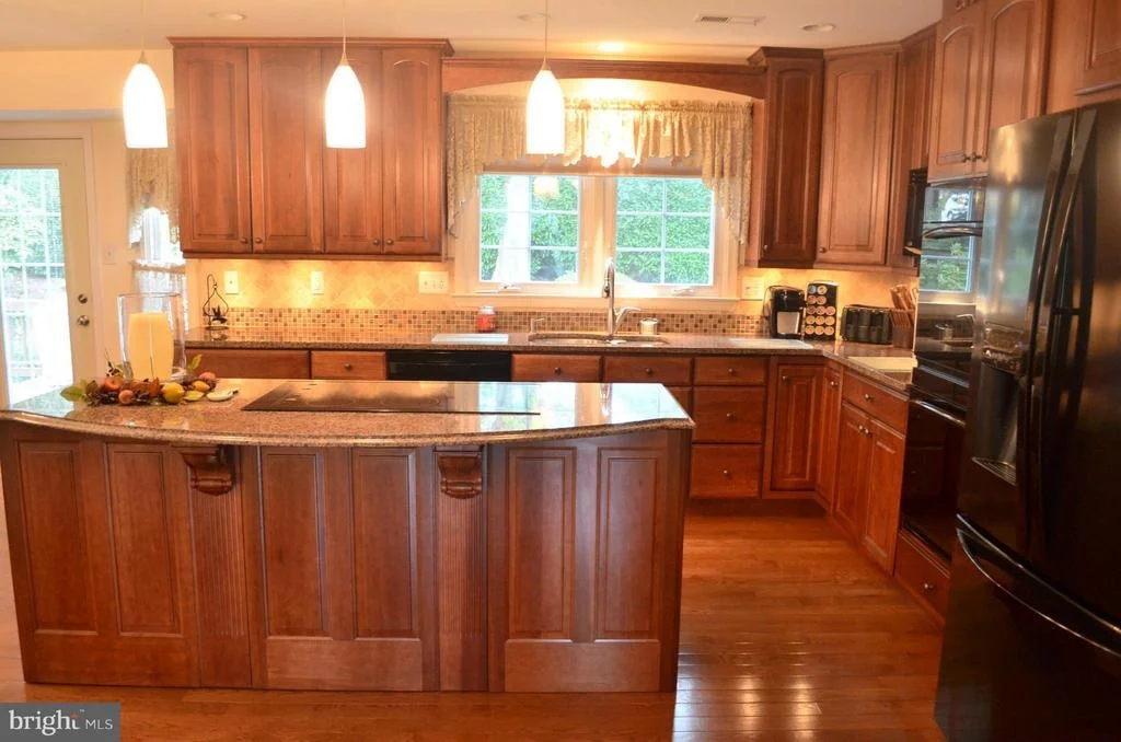 Photo of 9356 RIVER CREST ROAD