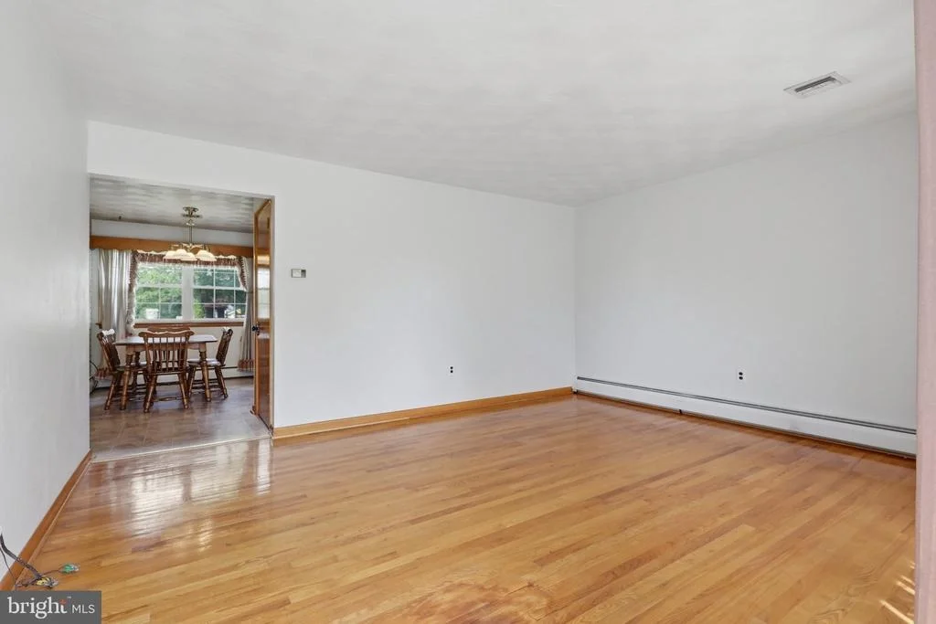 Photo of 5893 AMBAU ROAD
