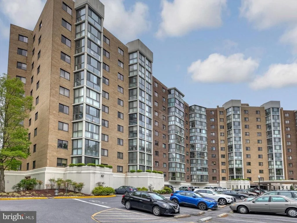 Photo of Unit 31012 at 15115 INTERLACHEN DRIVE
