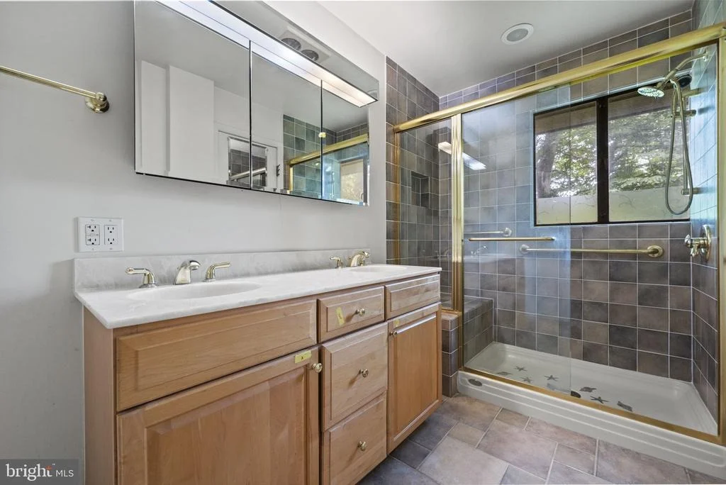 Photo of 2 BUTTONWOOD LANE