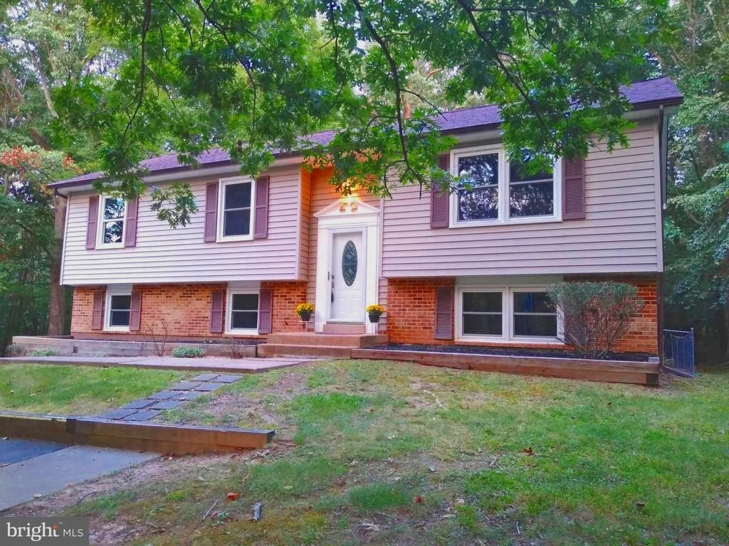 Photo of 12227 LARCH LANE