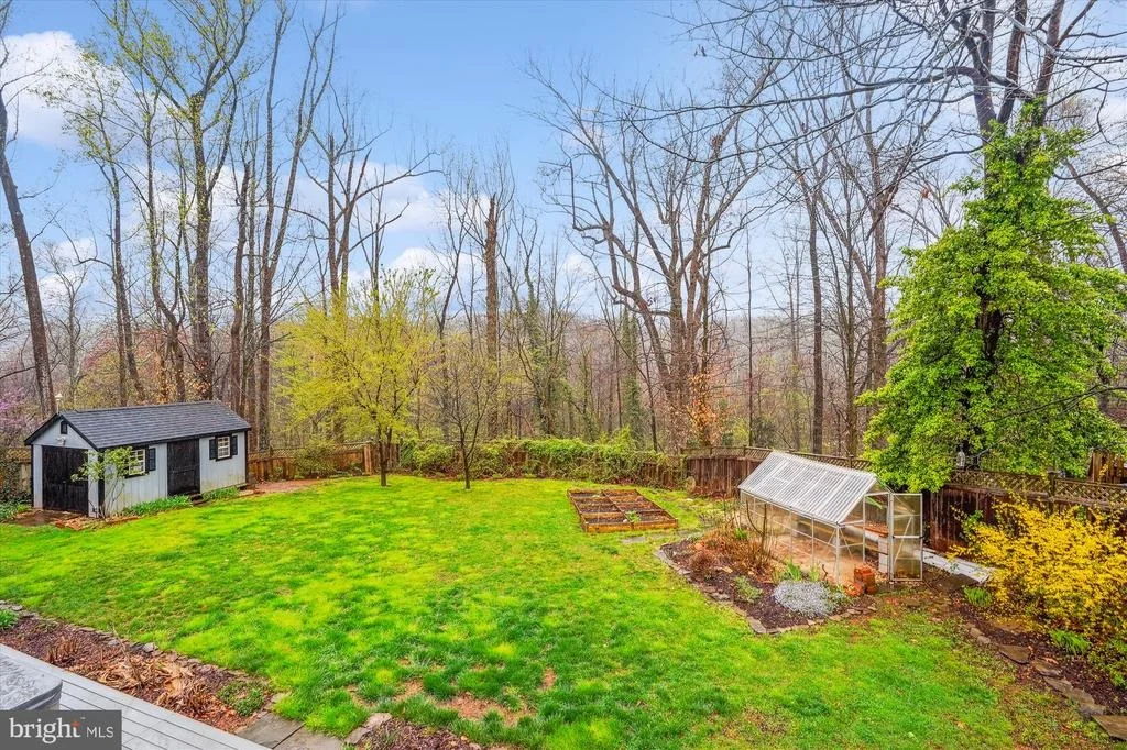 Photo of 5514 INVERCHAPEL ROAD