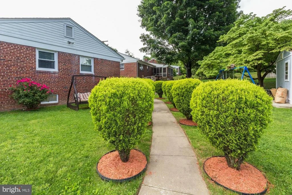 Photo of 1305 OAKVIEW DRIVE